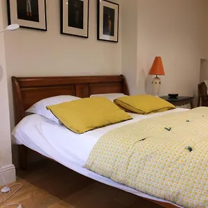 Homestay Independante Au Manoir De La Celinais Cote Cour, Saint-Aubin-du-Cormier