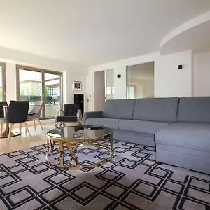  Apartment Foch Triomphe France